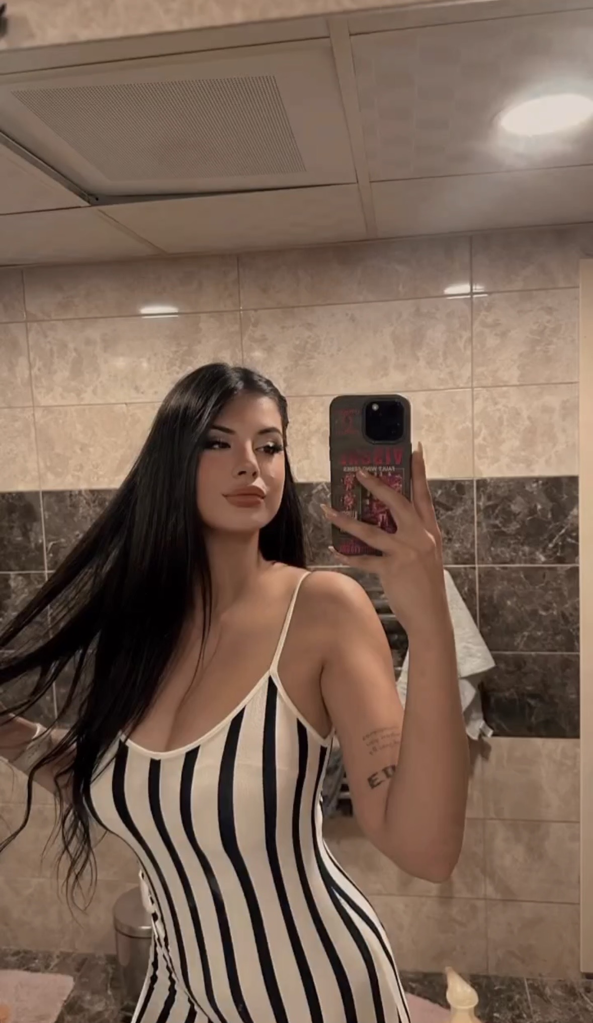 Barbaros Zeki, Güzel ve Eğlenceli Escort Bayan Gamze